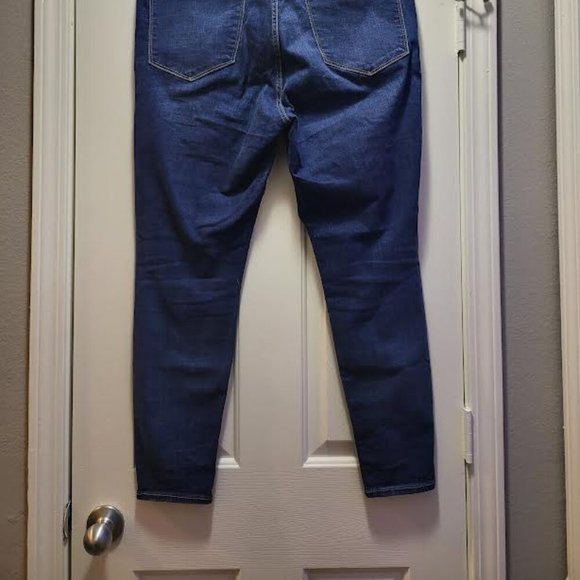 Old Navy, Plus Size Jean, Size 16 - Picture 4 of 8